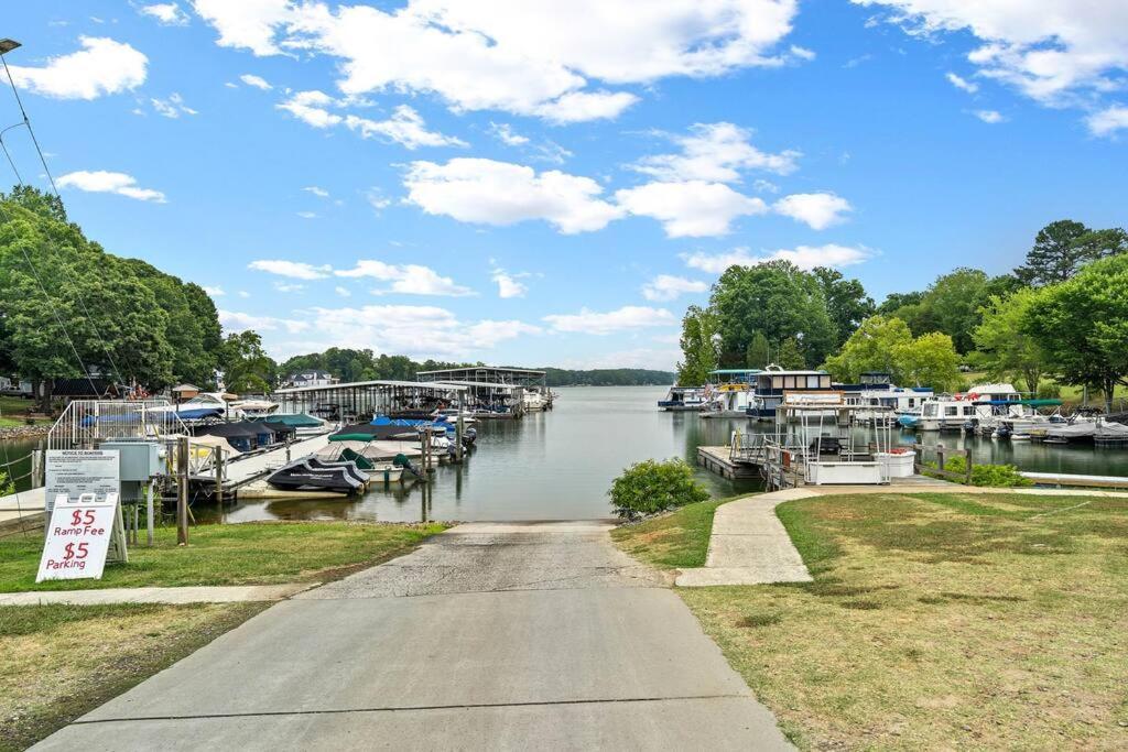 Cozy Lake Home - Jacuzzi King Bed Marina Access Mooresville Esterno foto